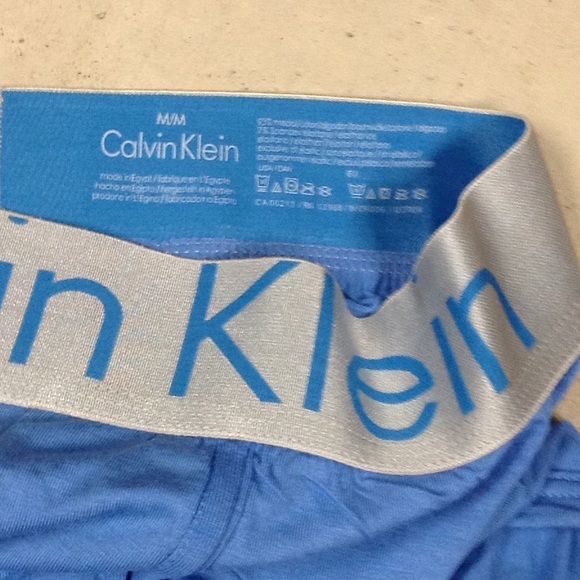 SOLD..NEW Men's Calvin Klein Briefs Medium - Picture 2 of 3
